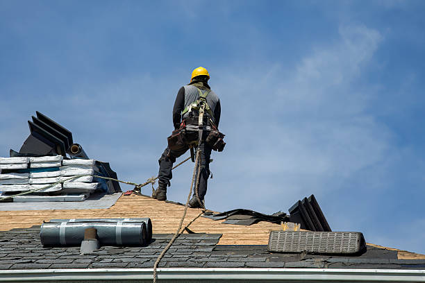 Professional Roofing technician working in Summit Station, OH